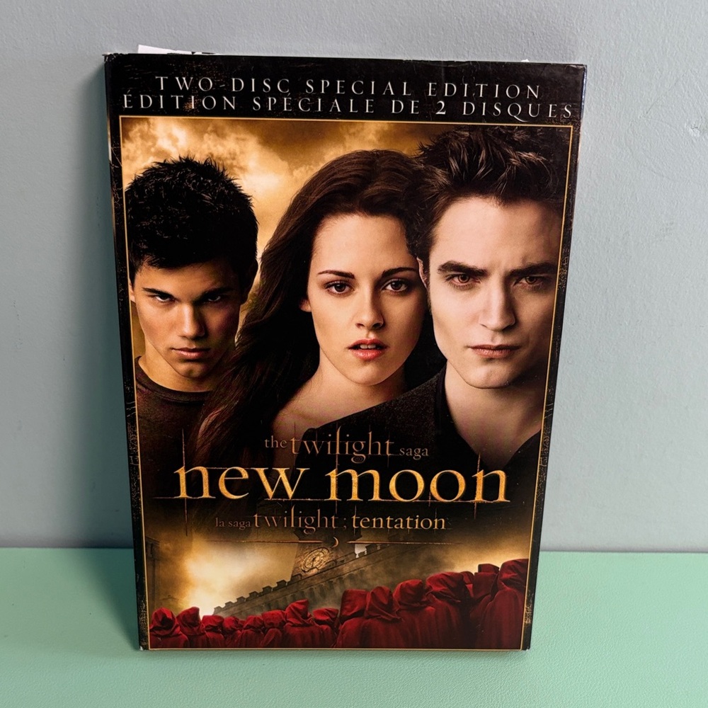 Summit The Twilight Saga New Moon 2 Disc DVD Special Edition, Rated PG